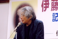 写真 講演する窪島誠一郎 無言館 館主