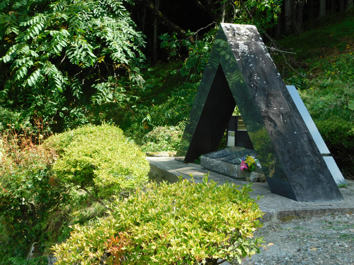 顕彰碑敷石修理