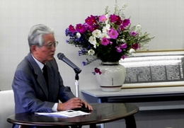 写真　講演する伊藤さん