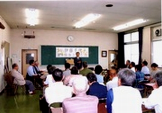 写真　湖南公民館で行われた語る会全景